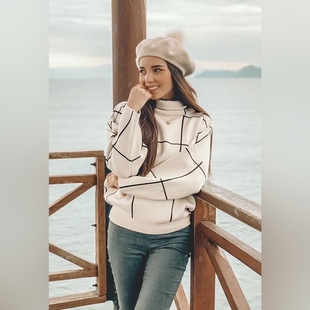 Simplee Black and White Grid Turtleneck Sweater